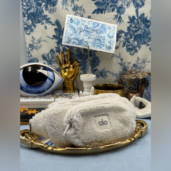 🆕 ALO YOGA 🧿 NWOT Sherpa Explorer Fanny Pack - Ivory - Picture 2 of 16